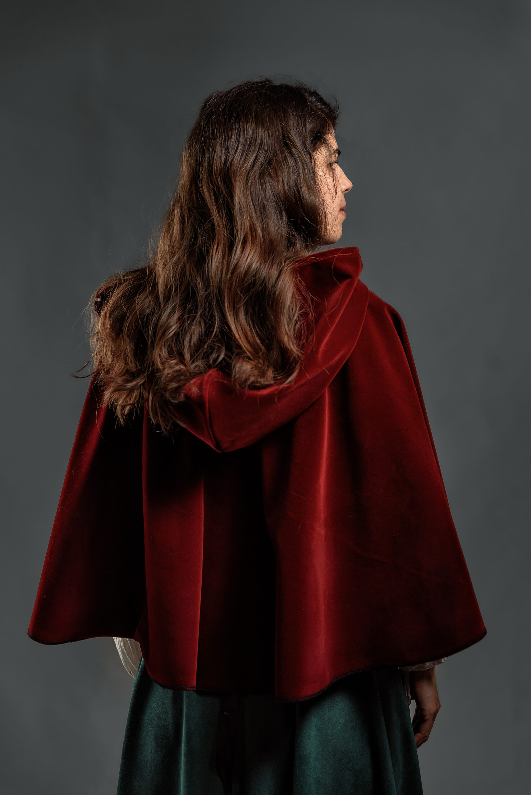 Burgundy Velvet Hooded Cape – Unisex Fairytale Style - Image 3